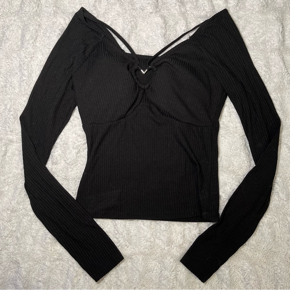 No Boundaries XS Juniors Heart Ring Cut Out Long Sleeve Black Shirt